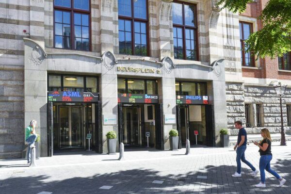 Local Investors Remain Cautious Amid Market Volatility and Trends Local Investors Remain Cautious Amid Market Volatility and Trends