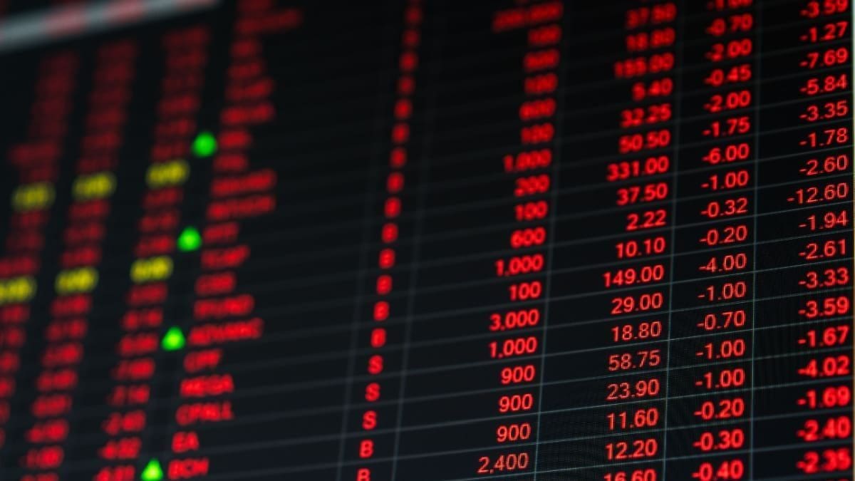 "Retail Investors Retreat: Is Bitcoin’s Bull Market Coming to an End?"