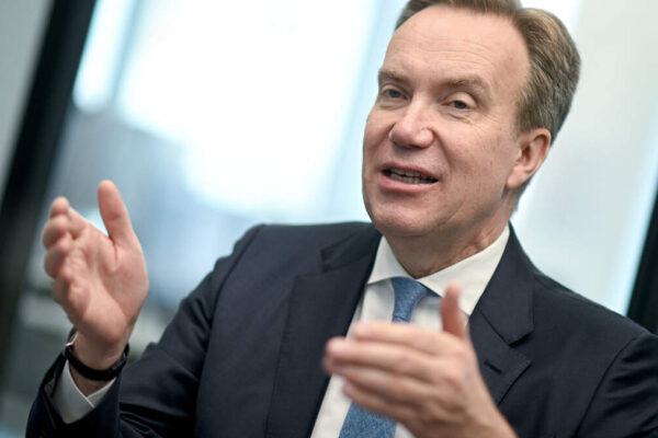 AI Investments Propel Stock Markets to New Heights Amid Global Unrest