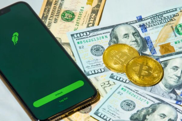 Robinhood Weighs Bitcoin Investments Amidst Shareholder Concerns