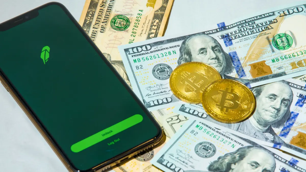 Robinhood Weighs Bitcoin Investments Amidst Shareholder Concerns